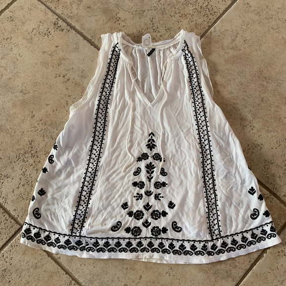 Anthropologie Tops - Anthropologie Embroidered Sleeveless Top XS
